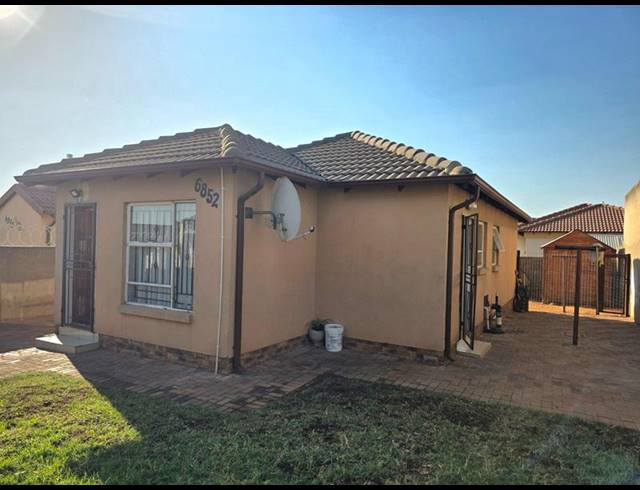 3 BEDROOM HOUSE FOR SALE IN KEMPTON PARK EXT 03